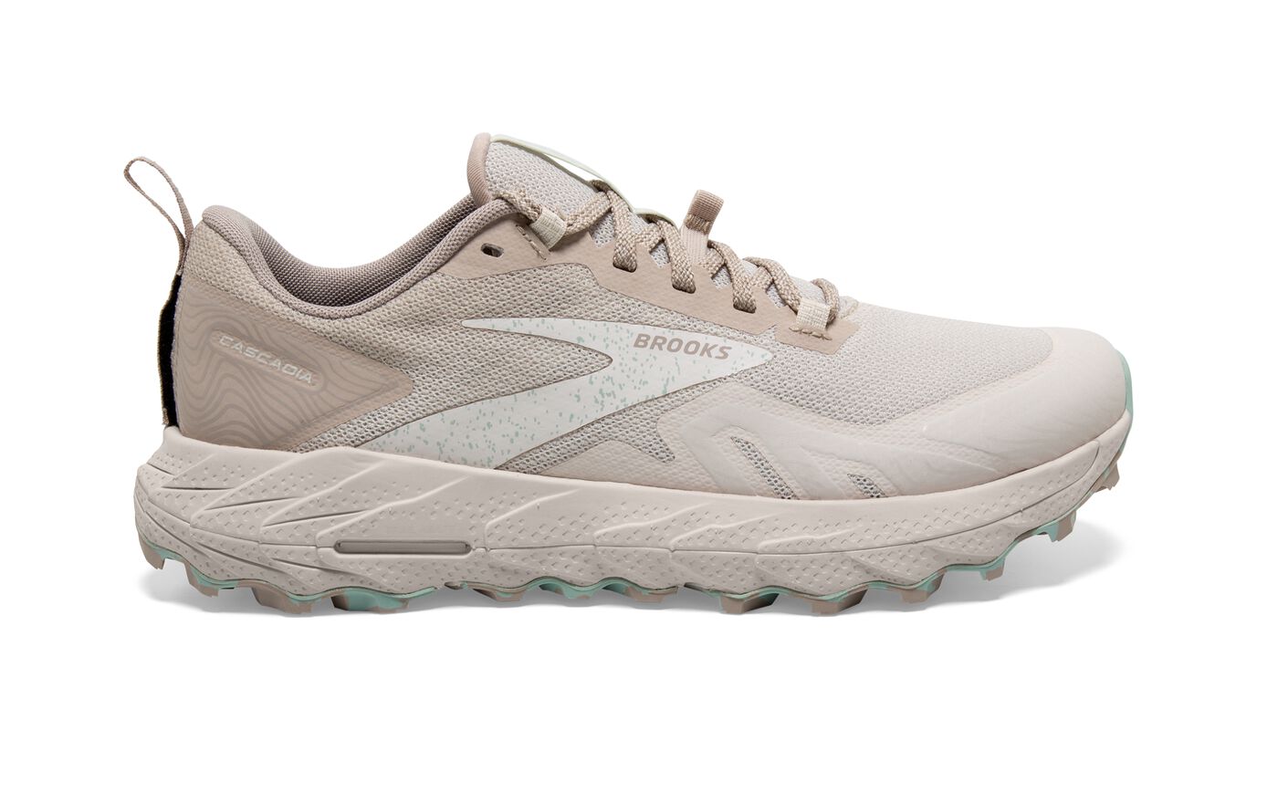 Women's Brooks Cascadia 17, White Sand/Chateau Grey, 9 B Medium