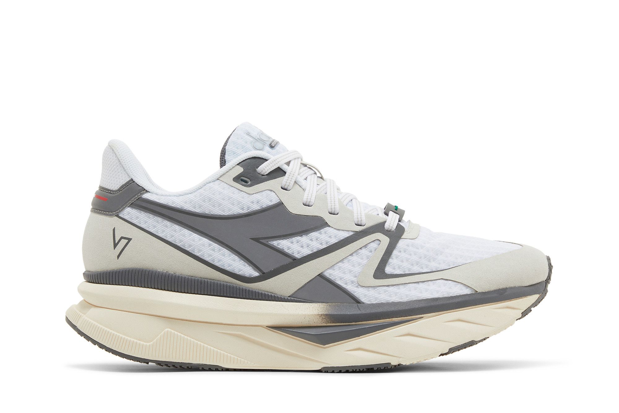 Men's Diadora Atomo V7000, White/Silver DD/Whisper White, 12 D Medium