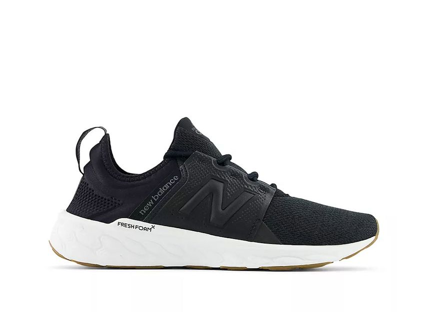 Side view on white background of Mens New Balance Fresh Foam X Cruz V3 running shoe in Black/Blacktop/Gum, Medium (Regular) width
