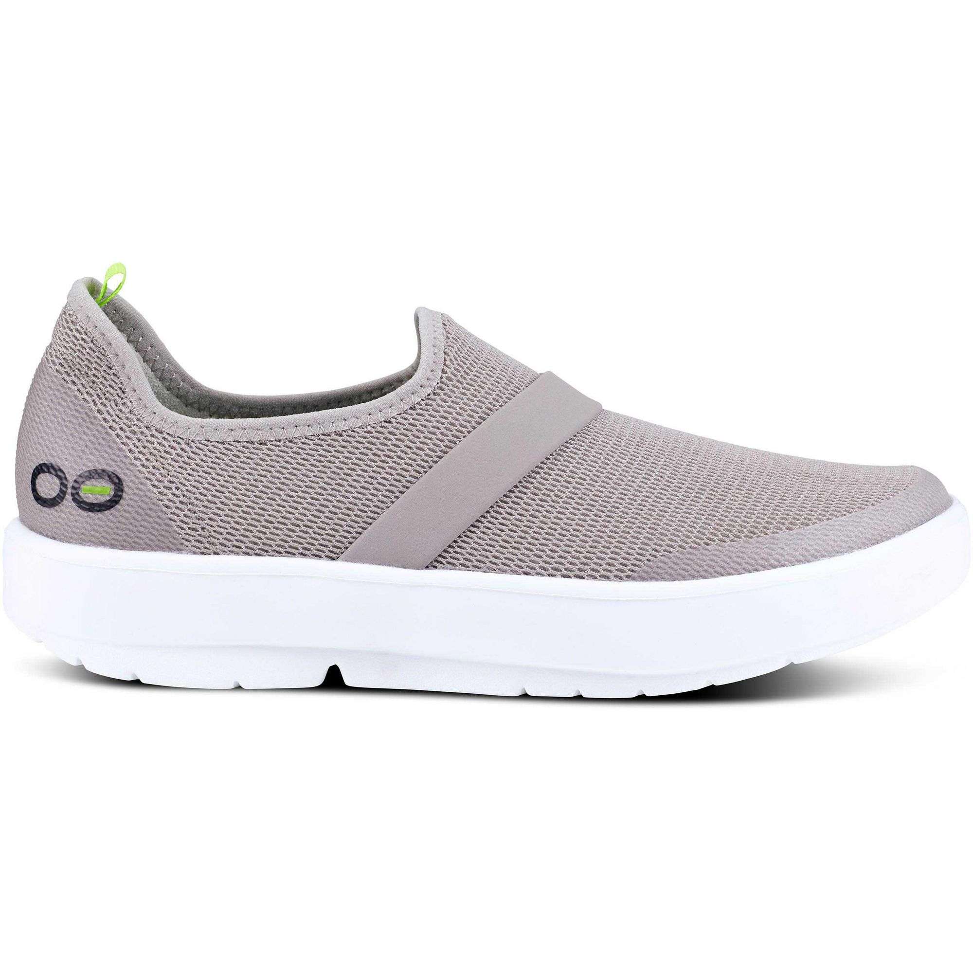 Women's OOFOS OOmg Low, White/Grey, 5 B Medium