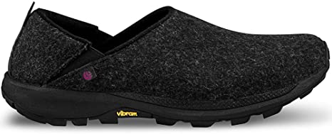 Side view on white background of Womens Topo Athletic Rekovr 2 running shoe in Charcoal/Black, Medium (Regular) width