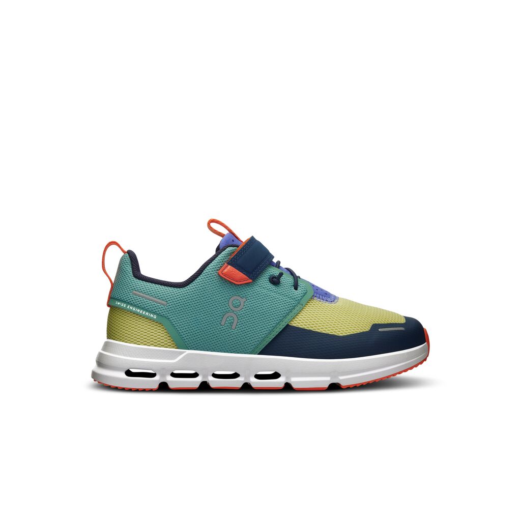 Side view on white background of Kids On shoe in Green/Acacia, Medium (Regular) width
