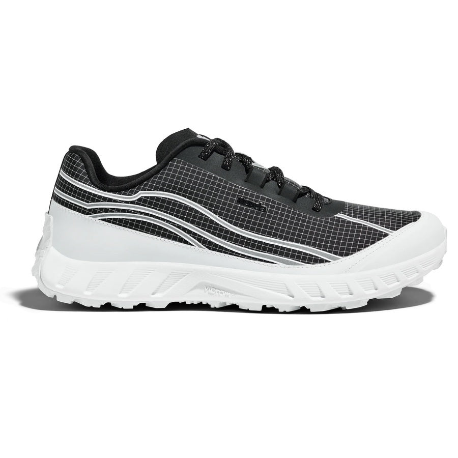 Side view on white background of Mens Norda 002 running shoe in Summit Black, Medium (Regular) width