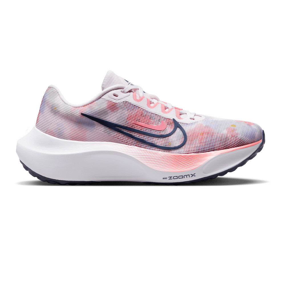Side view of Nike Zoom Fly 5 PRM running shoes in Pearl Pink/Midnight Navy