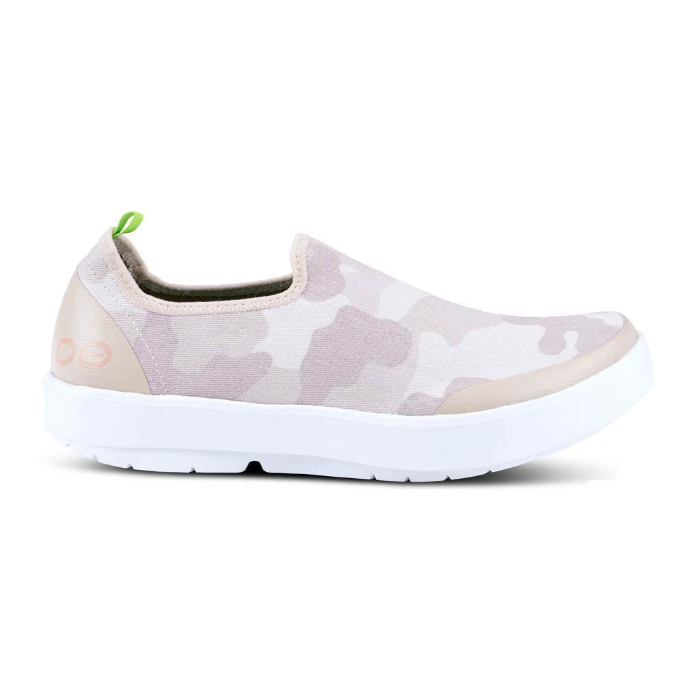 Women's OOFOS OOmg eeZee, Tan Camo, 8.5 B Medium