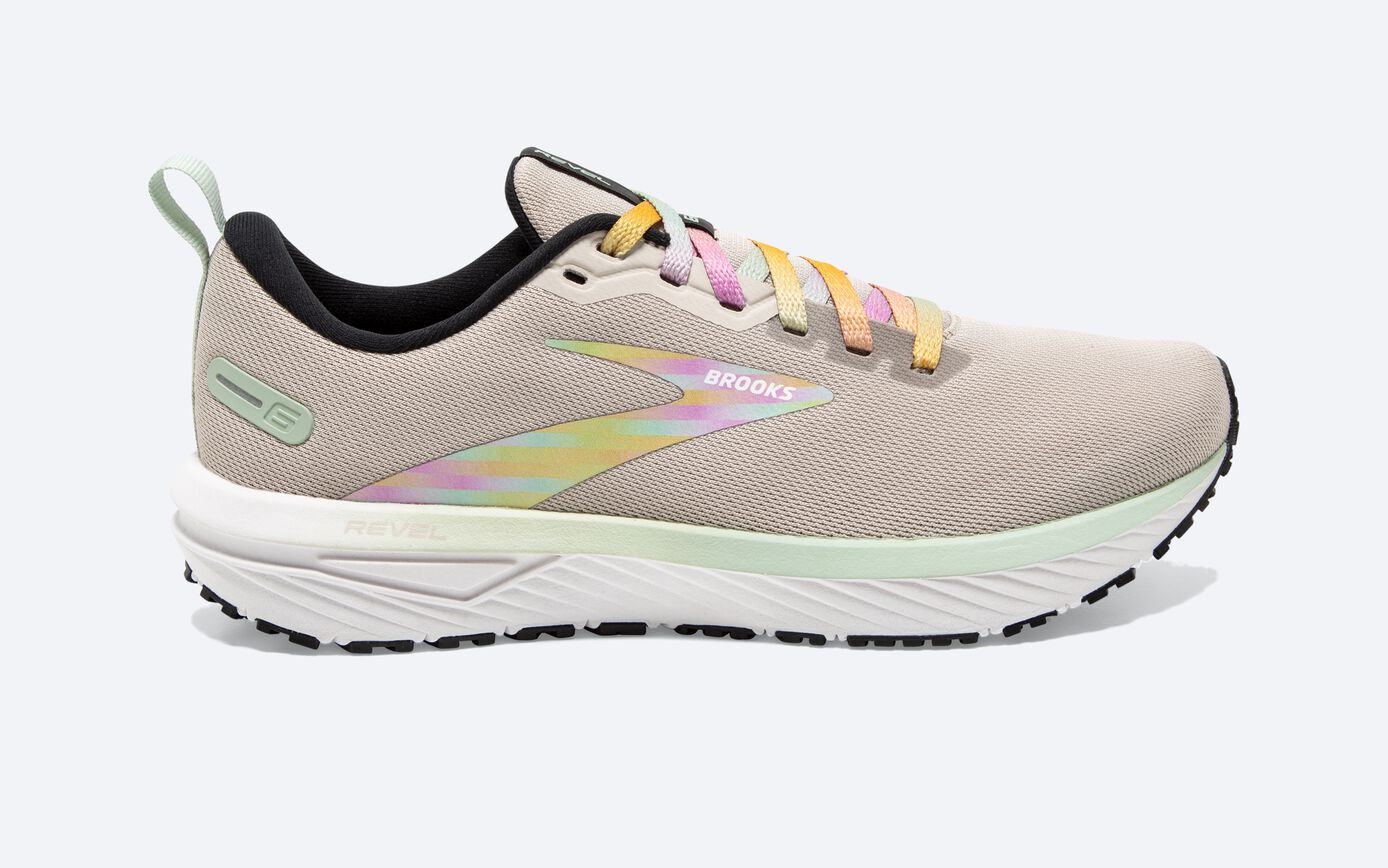 Women's Brooks Revel 6, White/Silver Lining/Black, 9.5 B Medium