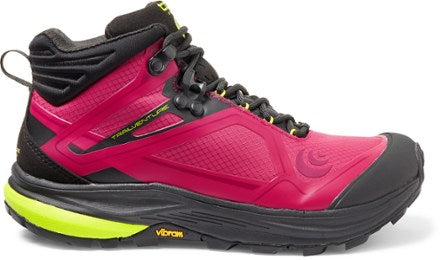 Women's Topo Athletic Trailventure, Raspberry/Black, 8 B Medium