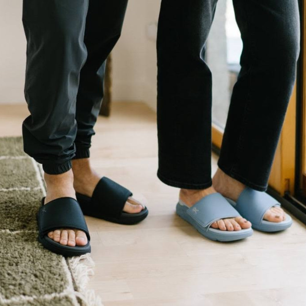 Women's KURU MOMENT, Jet Black/Peach Sherbet