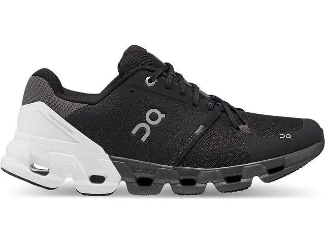 Men's On Cloudflyer 4, Black/White, 8 2E Wide