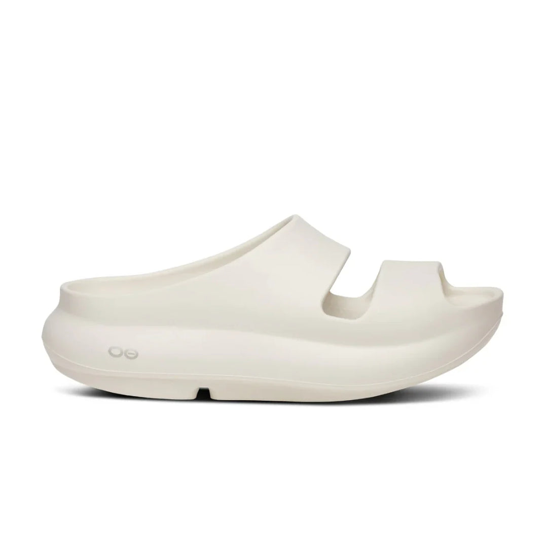 Women's OOFOS OOyea Plus, Chalk, 7 B Medium