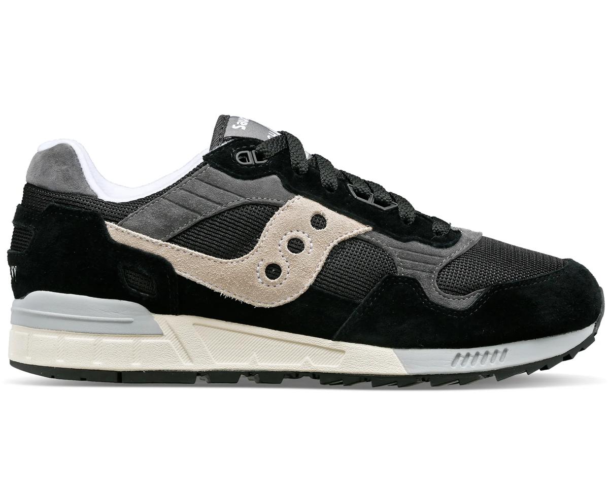 Side view on white background of Mens Saucony Shadow 5000 running shoe in Black, Medium (Regular) width