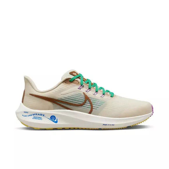 Men's Nike Pegasus 39 Premium, Sanddrift/Ale Brown/Coconut Milk, 9.5 D Medium